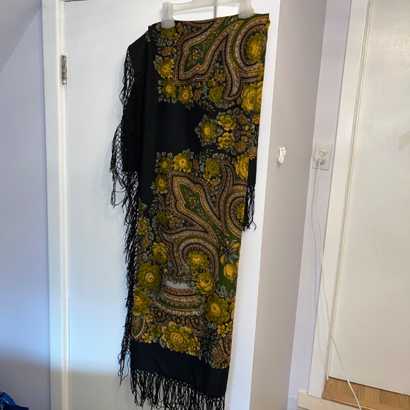 Traditional shawl in green and yellow flowers on black, 57 in/145 cm square. - Picture 8 of 13